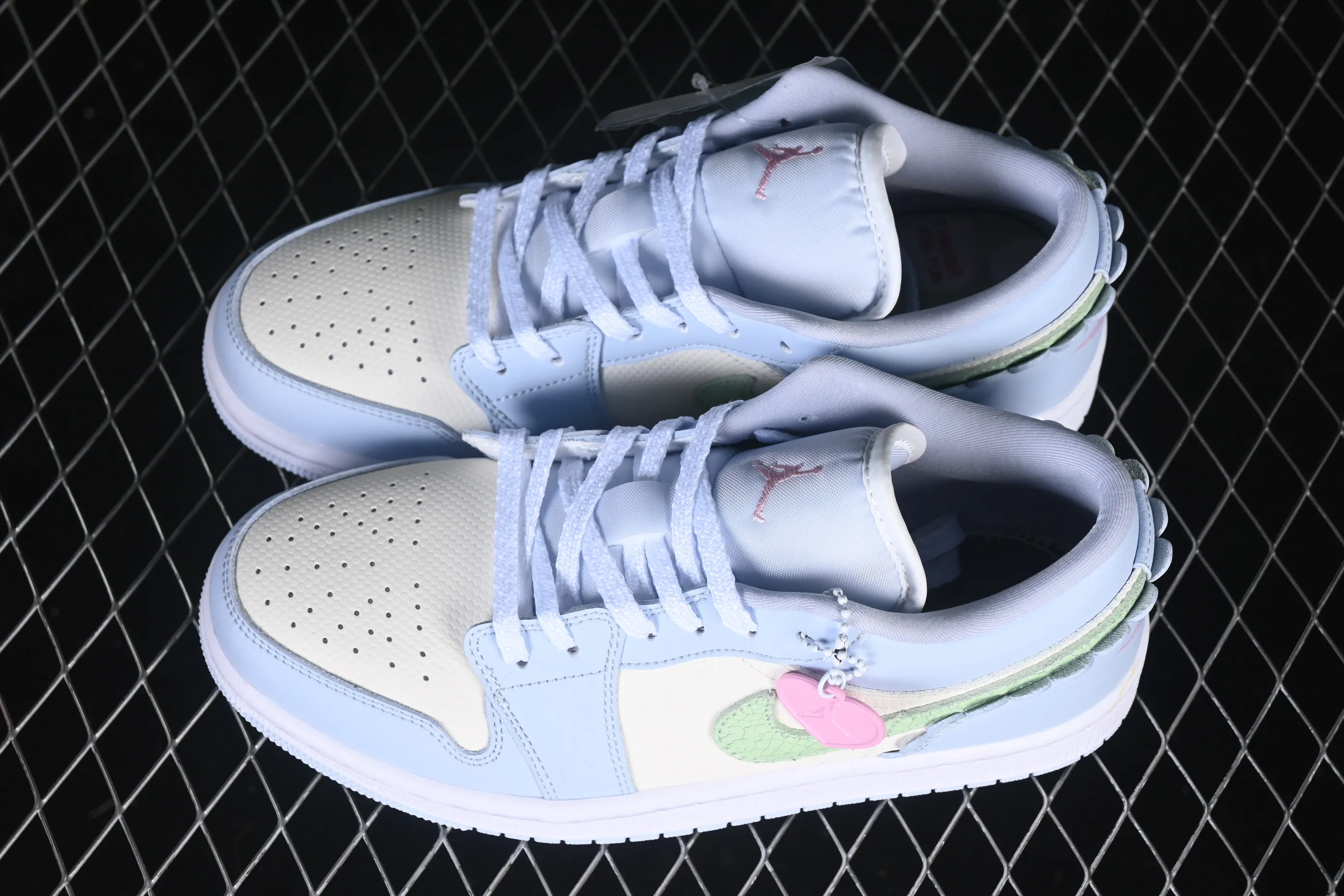 All categories Air Jordan Jordan series basketball shoes Air Jordan 1 Low Air Jordan 1 Low AJ1 Joe 1 Valentine's Day limited low-top retro cultural basketball shoes IB7113-403